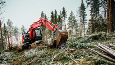 La pelle Hitachi ZX135 US : une machine de construction performante